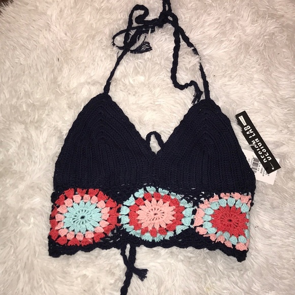 Beautiful crotchet top 🦚🌺🌸🌼 - Picture 1 of 4